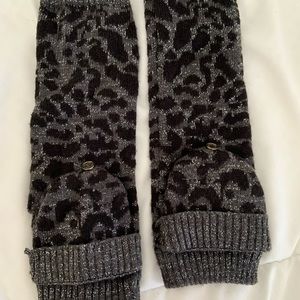 Women’s gloves/hand warmers